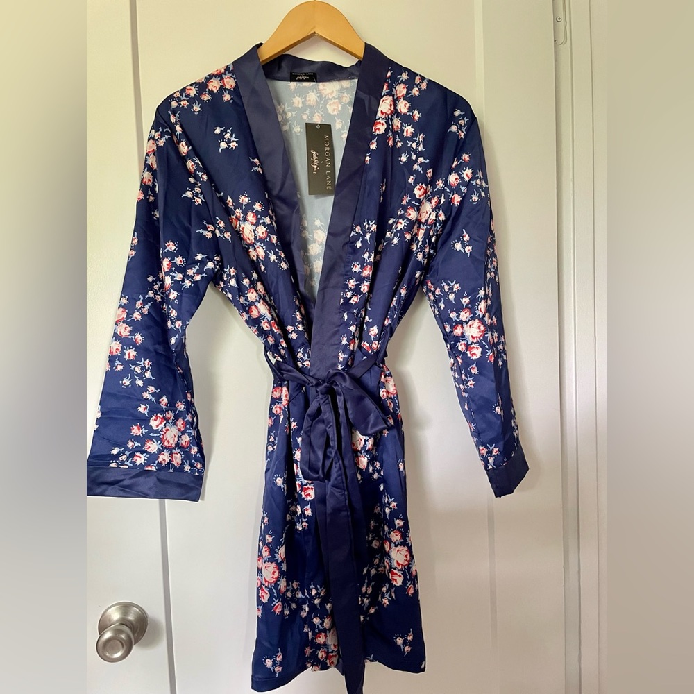 Morgan Lane x FabFitFun satin robe, size S/M, new with tags, never worn